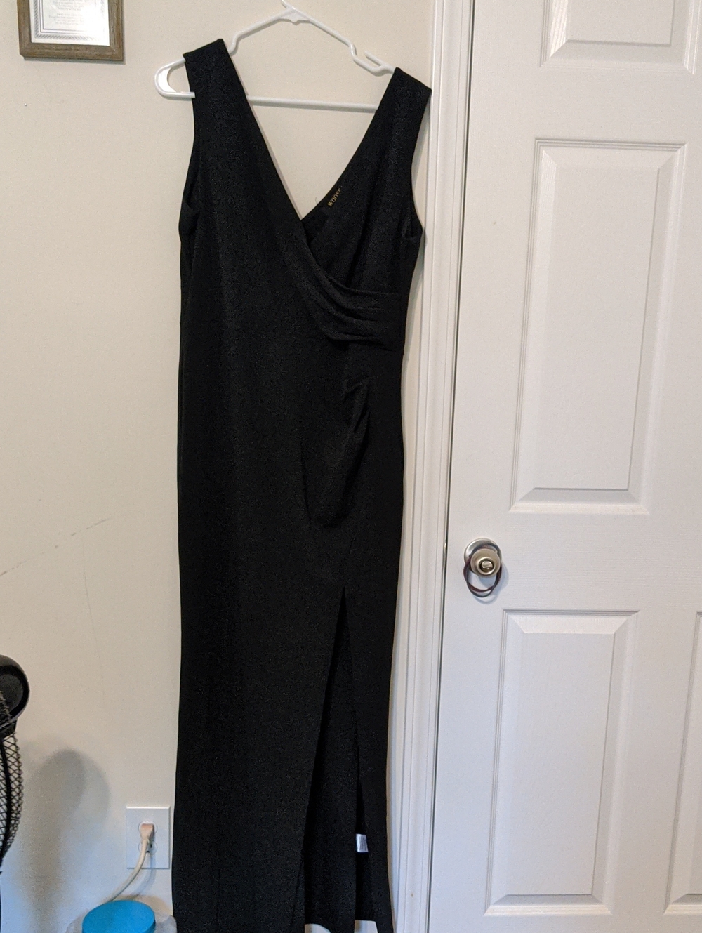 Woosea Sleeveless Black V-Neck Formal Evening Dress With Front Leg Slit